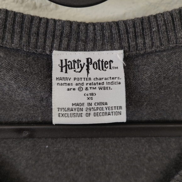 Harry Potter Gryffindor Cardigan - Picture 5 of 5